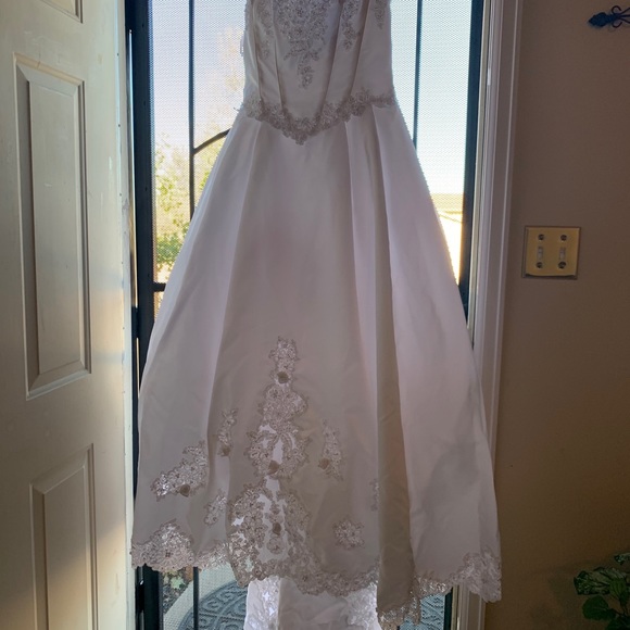 Wedding Gown - Picture 5 of 13